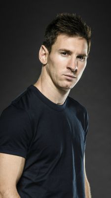 Lionel Messi fekete pólóban