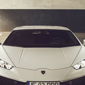 Fehér Lamborghini Huracan előről